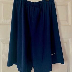 Men’s Nike navy basketball shorts size M